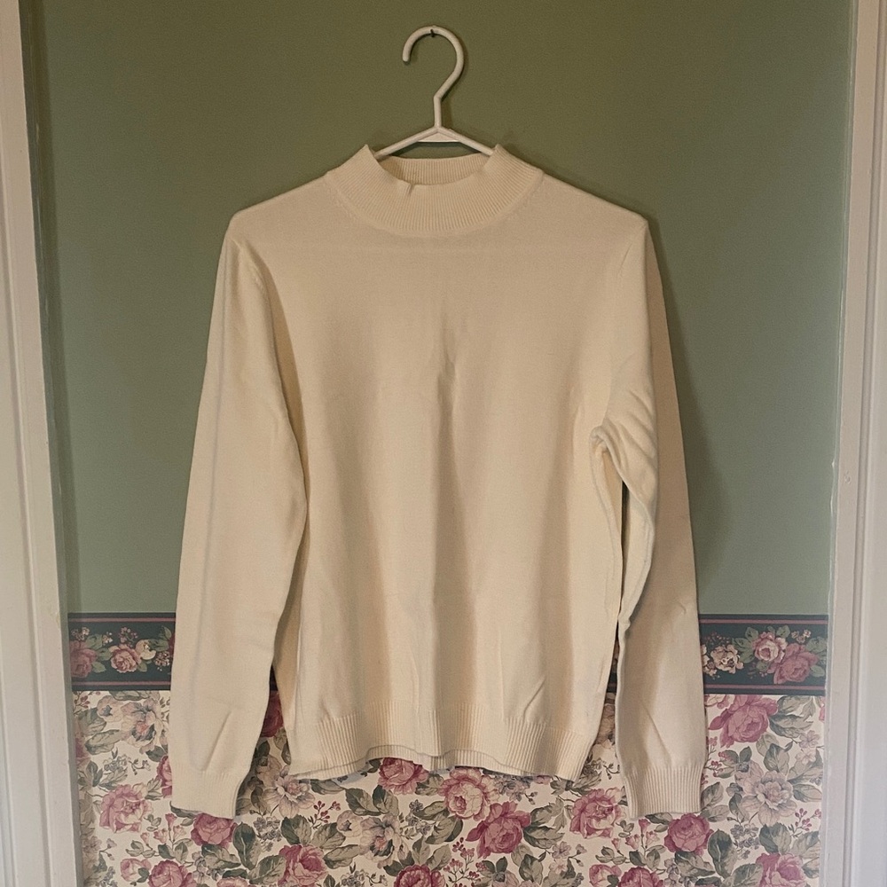 Large NWOT Northern Reflections Cream Turtleneck Sweater